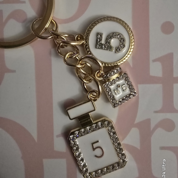 Beautiful small Parfum Bottle Bag charm/Keychain New - Picture 4 of 7